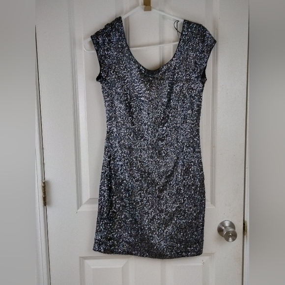 DIVIDED H& M DRESS - Picture 5 of 5